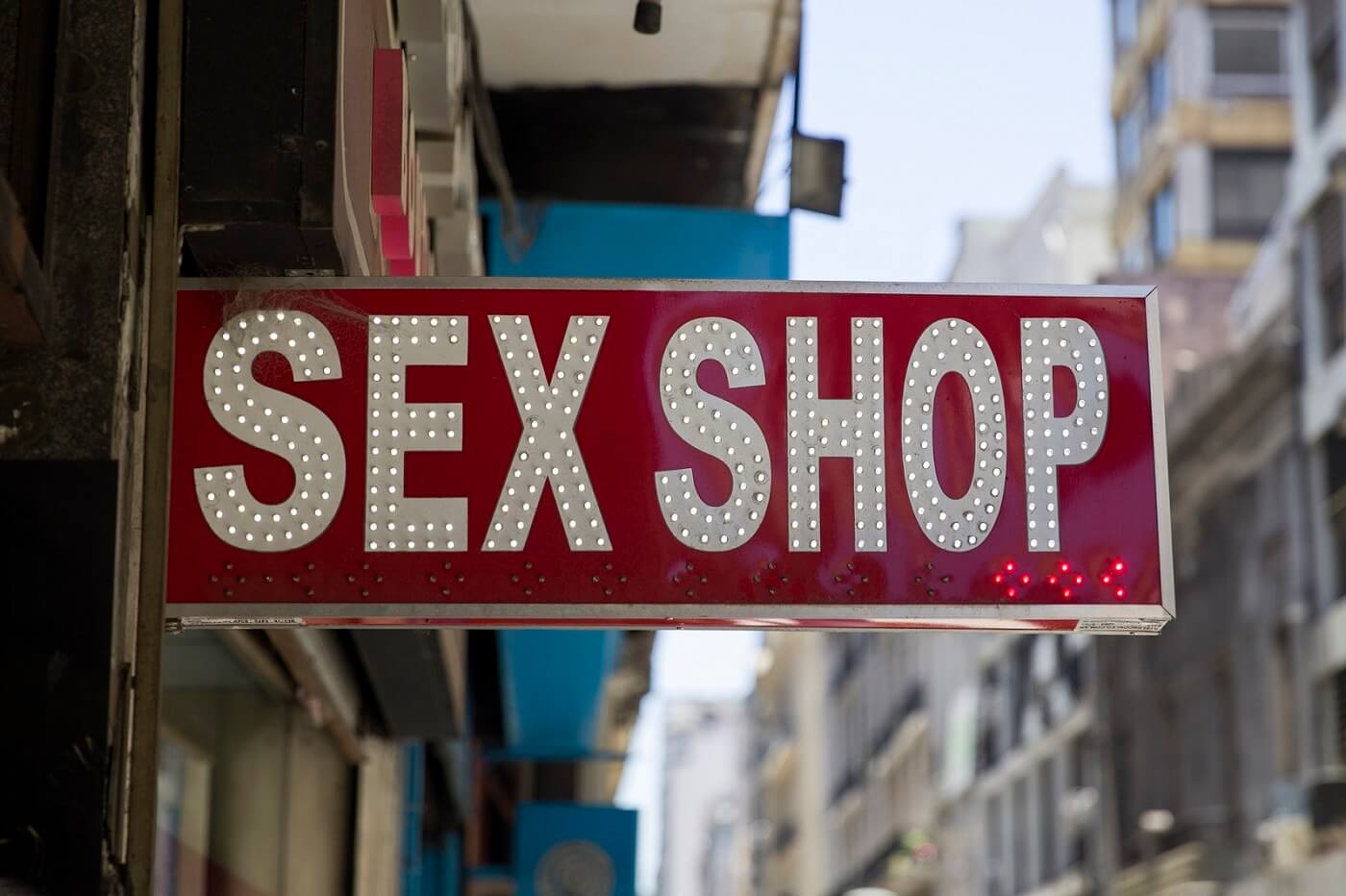 בילוי זוגי בחנות סקס